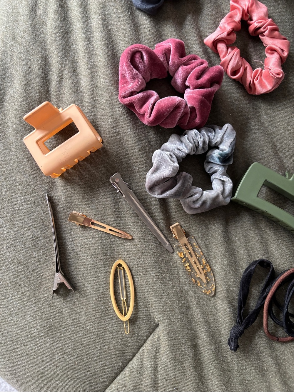 Hair Accessory Bundle - Picture 3 of 6